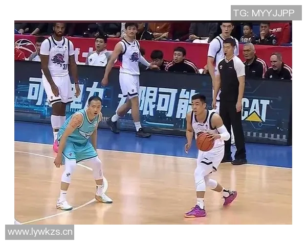 韩德君的篮球传奇之路与中国男篮的崛起历程探讨